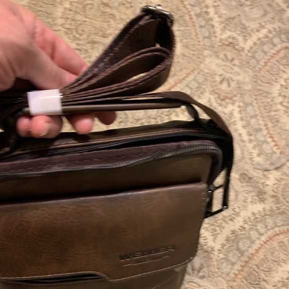 Men’s Weixier Leather Messenger Crossbody Bag - Picture 5 of 15